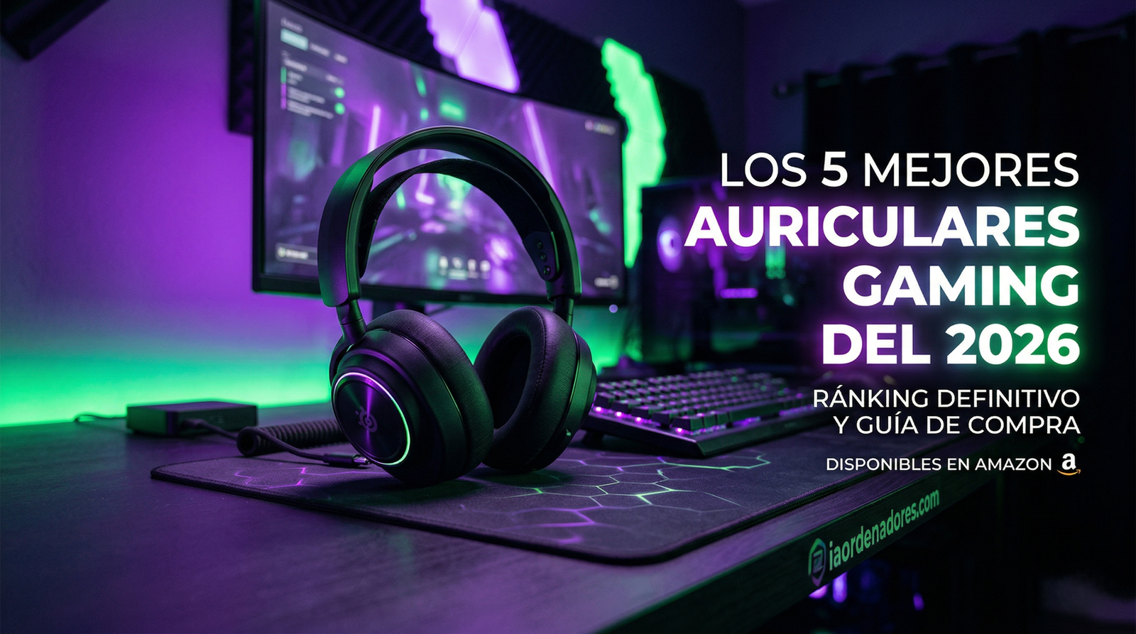 Auriculares gaming inalámbricos premium sobre un escritorio iluminado con tonos verdes y morados, ilustrando el ránking de los mejores cascos de 2026.